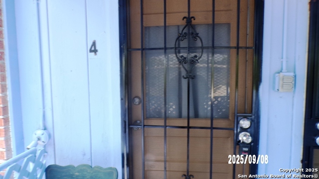 Image 33 of 53 For 704 Washington N