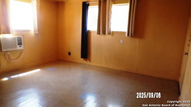 Image 38 of 53 For 704 Washington N