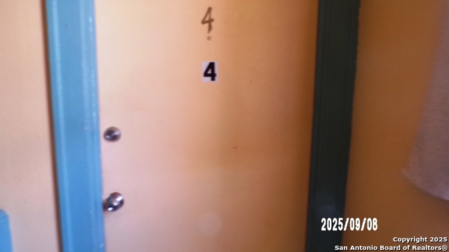 Image 49 of 53 For 704 Washington N