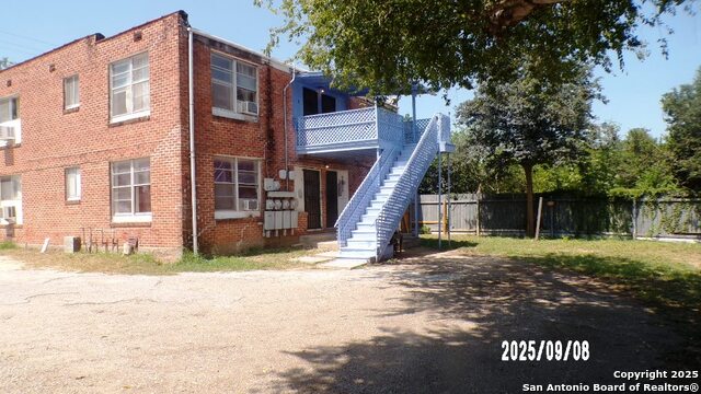 Image 6 of 53 For 704 Washington N