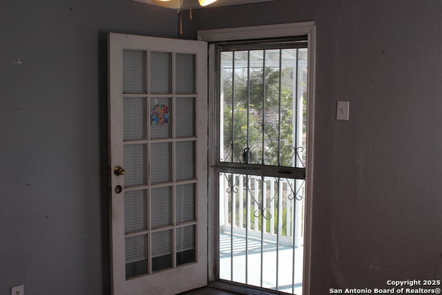 Image 2 of 7 For 859 Thompson 1