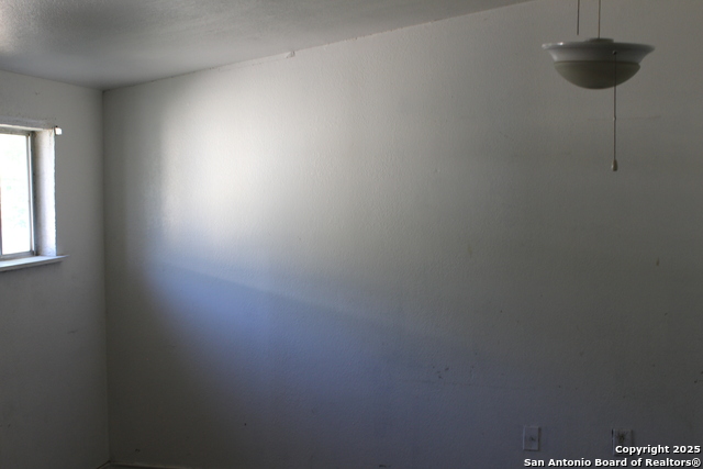 Image 6 of 7 For 859 Thompson 1