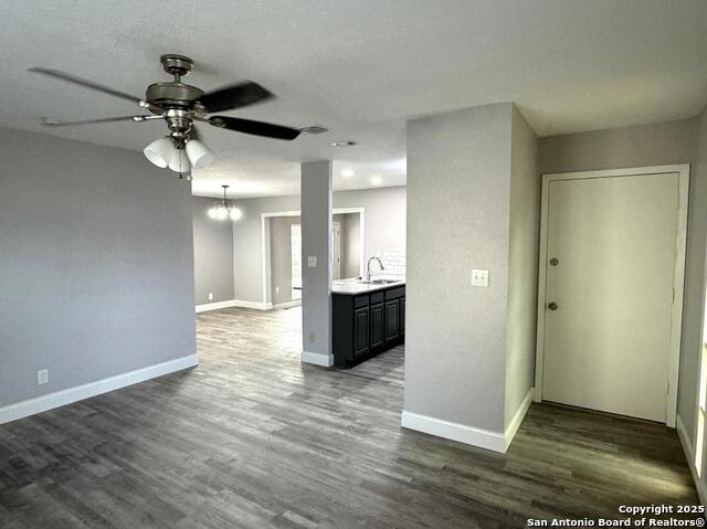 Image 5 of 24 For 3606 Versailles