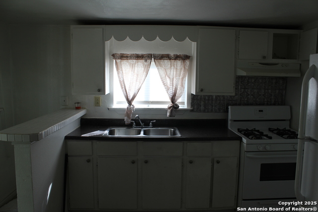 Image 2 of 5 For 859 Thompson 3