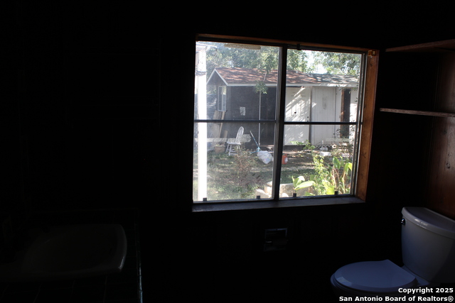 Image 4 of 5 For 859 Thompson 3