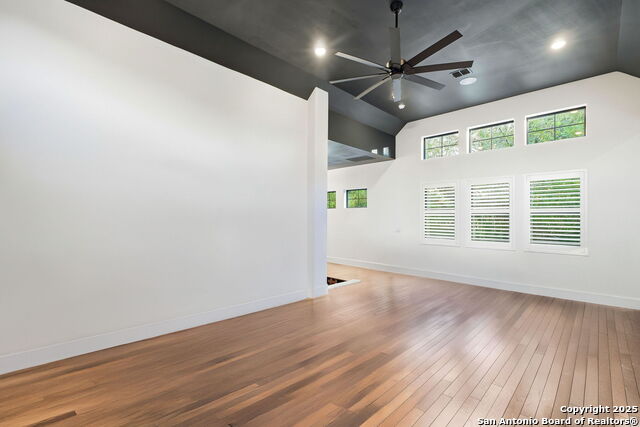 Image 28 of 50 For 20053 Scenic Loop Rd