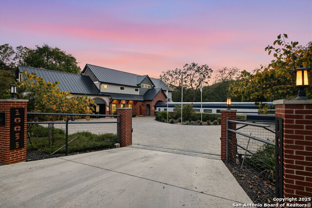 Image 4 of 50 For 20053 Scenic Loop Rd