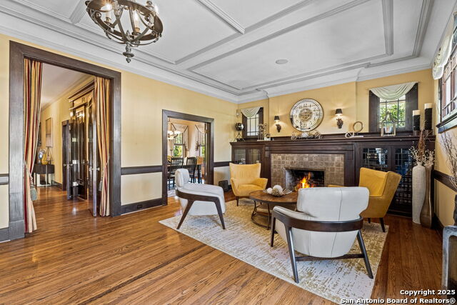 Listing photo id 9 for 308 Summit Ave W