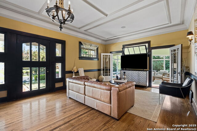 Listing photo id 10 for 308 Summit Ave W