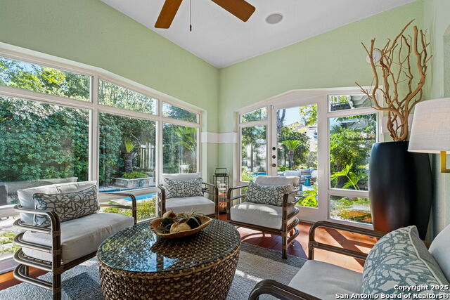 Listing photo id 13 for 308 Summit Ave W