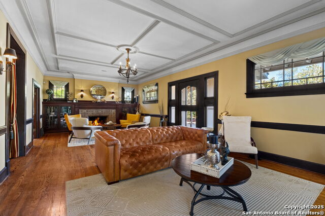 Listing photo id 14 for 308 Summit Ave W