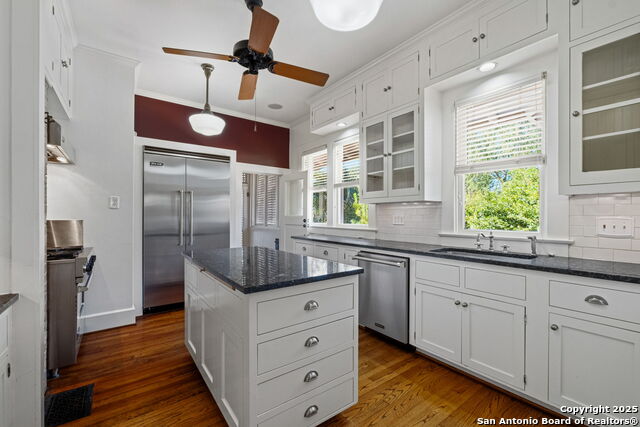 Listing photo id 17 for 308 Summit Ave W