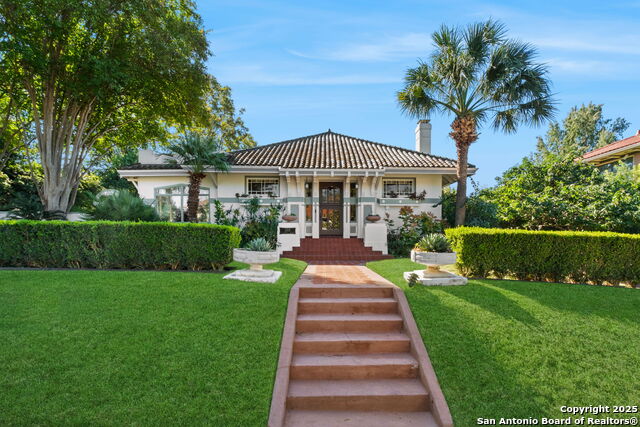 Listing photo id 0 for 308 Summit Ave W