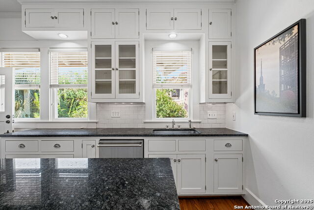 Listing photo id 18 for 308 Summit Ave W