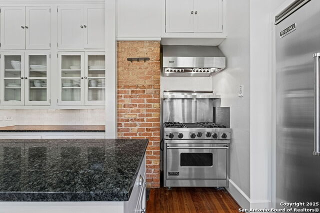 Listing photo id 20 for 308 Summit Ave W