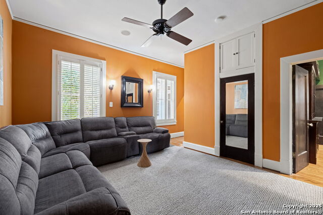 Listing photo id 24 for 308 Summit Ave W