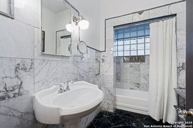 Listing photo id 26 for 308 Summit Ave W