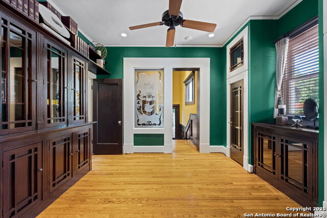 Listing photo id 27 for 308 Summit Ave W