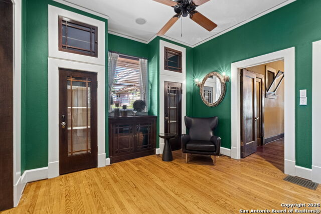 Listing photo id 28 for 308 Summit Ave W