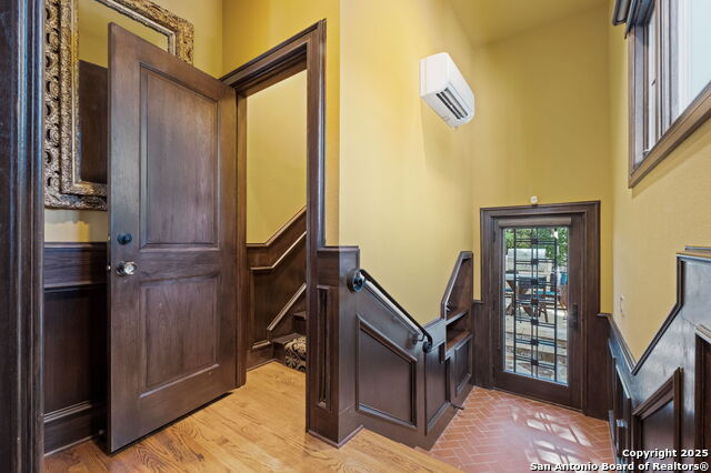 Listing photo id 29 for 308 Summit Ave W