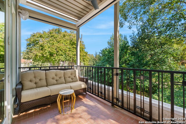 Listing photo id 33 for 308 Summit Ave W