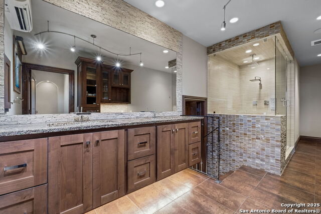 Listing photo id 36 for 308 Summit Ave W