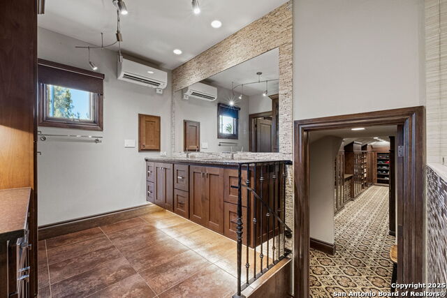 Listing photo id 37 for 308 Summit Ave W