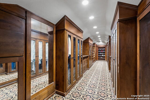 Listing photo id 38 for 308 Summit Ave W