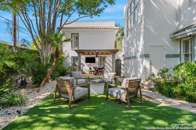 Listing photo id 40 for 308 Summit Ave W