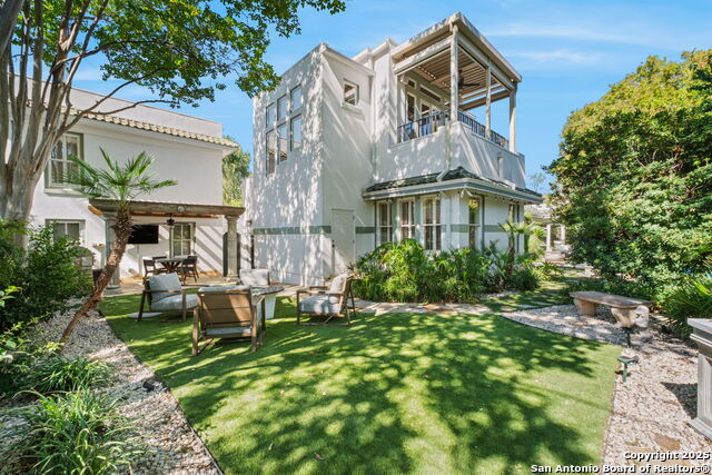 Listing photo id 41 for 308 Summit Ave W