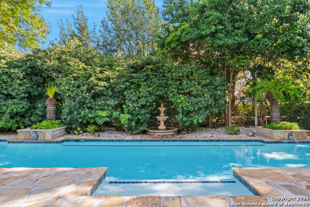 Listing photo id 43 for 308 Summit Ave W