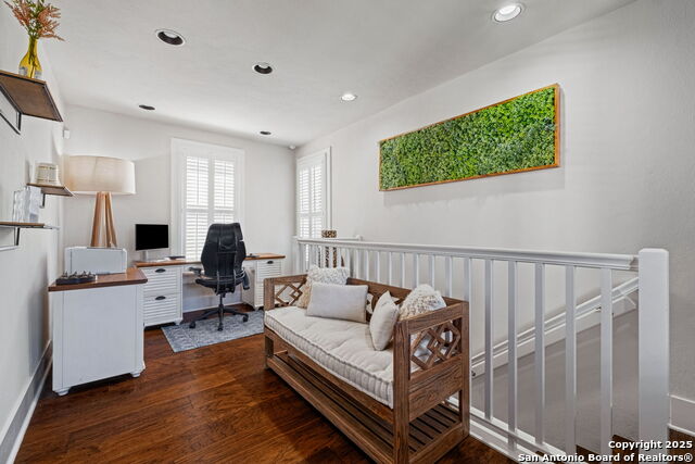 Listing photo id 47 for 308 Summit Ave W