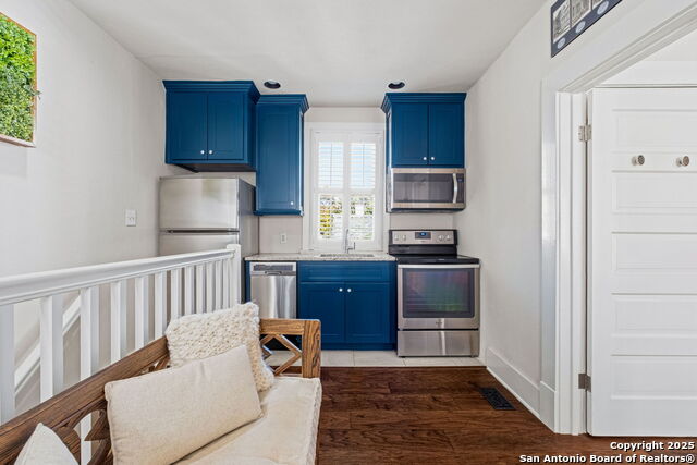 Listing photo id 48 for 308 Summit Ave W