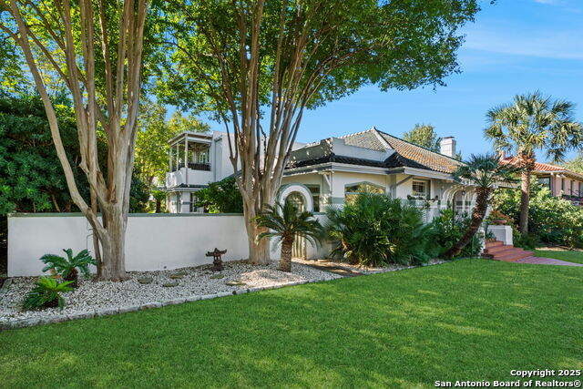 Listing photo id 4 for 308 Summit Ave W