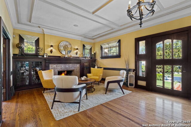 Listing photo id 6 for 308 Summit Ave W