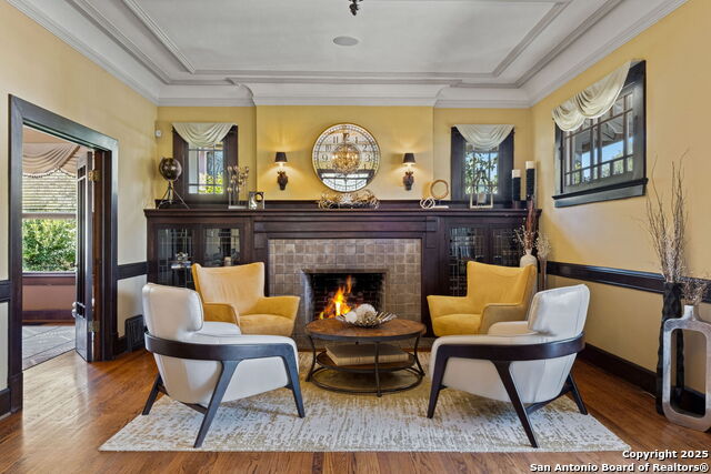 Listing photo id 7 for 308 Summit Ave W