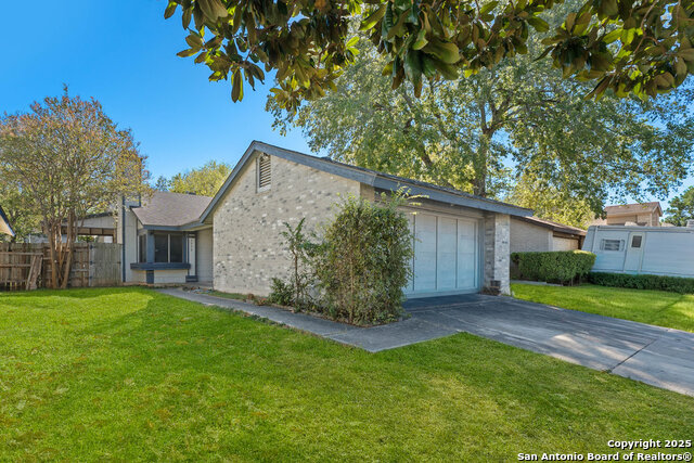 Image 2 of 22 For 5936 Misty Glen