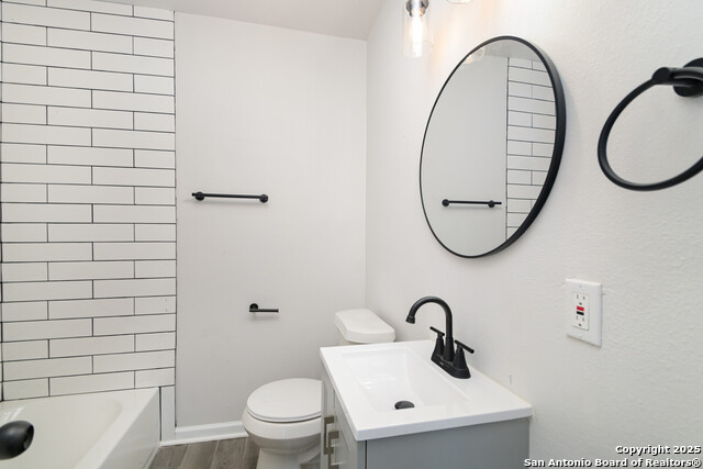 Image 12 of 20 For 343 Fargo  