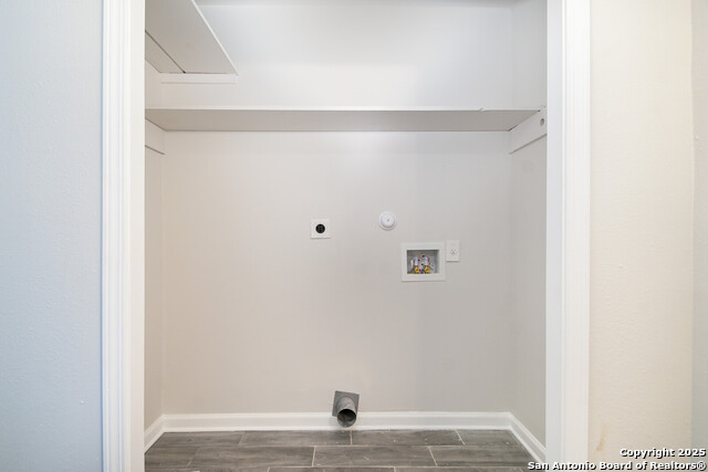 Image 13 of 20 For 343 Fargo  