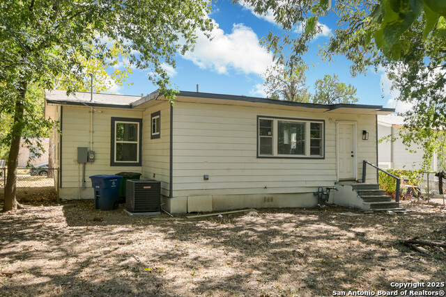 Image 20 of 20 For 343 Fargo  