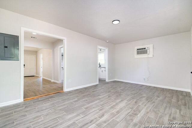 Image 7 of 20 For 343 Fargo  