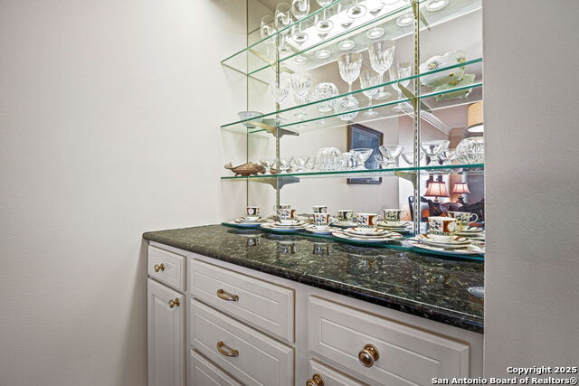 Image 3 of 44 For 1 Towers Park Ln  810