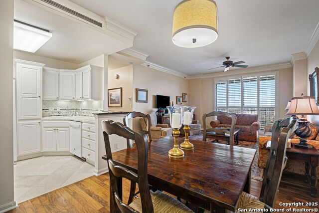 Image 6 of 44 For 1 Towers Park Ln  810