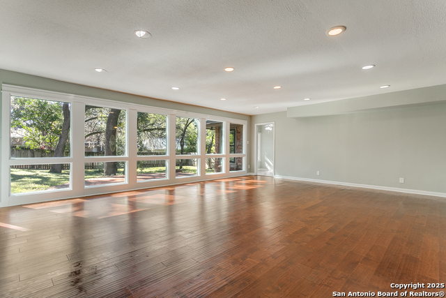 Image 14 of 44 For 11410 Whisper Moss