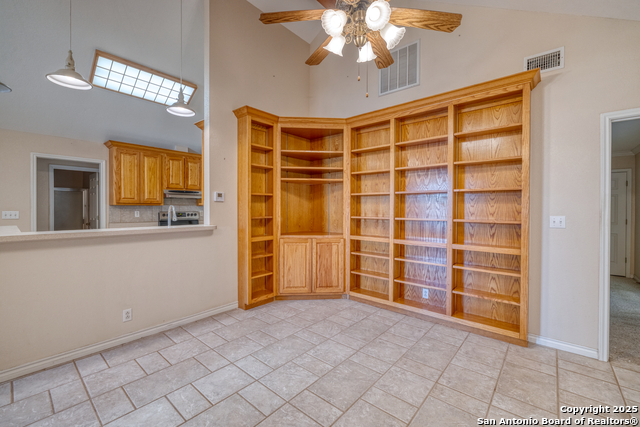 Image 7 of 25 For 165 Cottonwood Pave