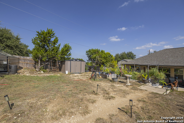 Listing photo id 9 for 1264 Spicewood Rd