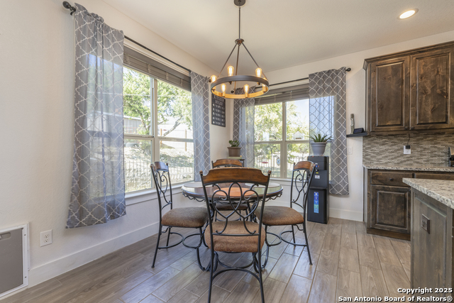 Listing photo id 13 for 1264 Spicewood Rd