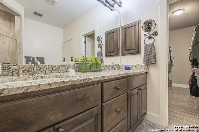 Listing photo id 17 for 1264 Spicewood Rd