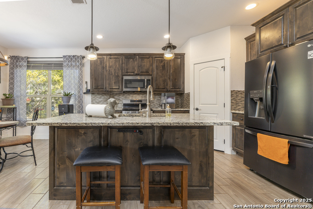 Listing photo id 0 for 1264 Spicewood Rd