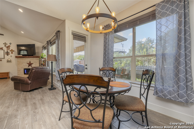 Listing photo id 2 for 1264 Spicewood Rd